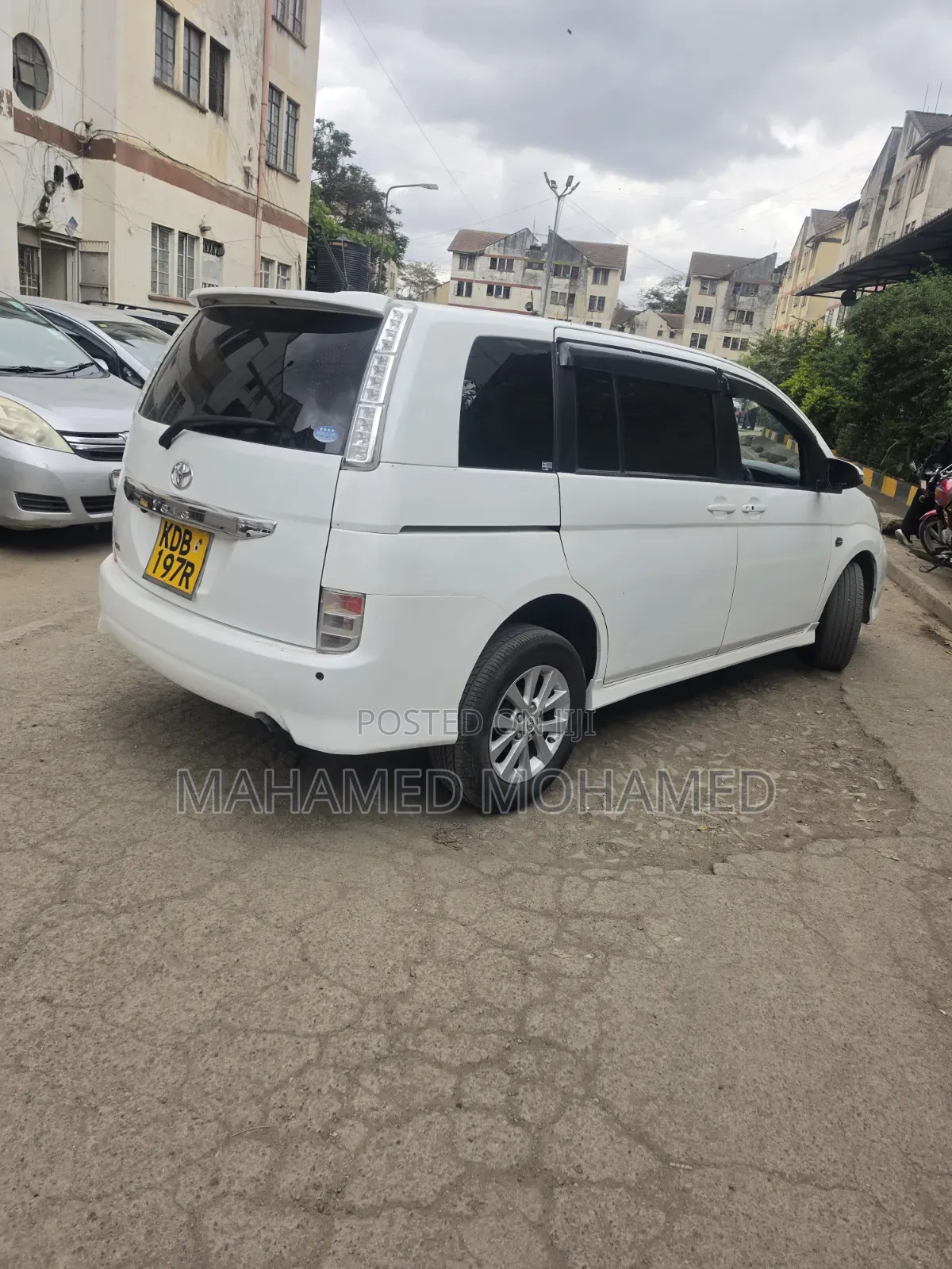 Toyota ISIS 2014 White
