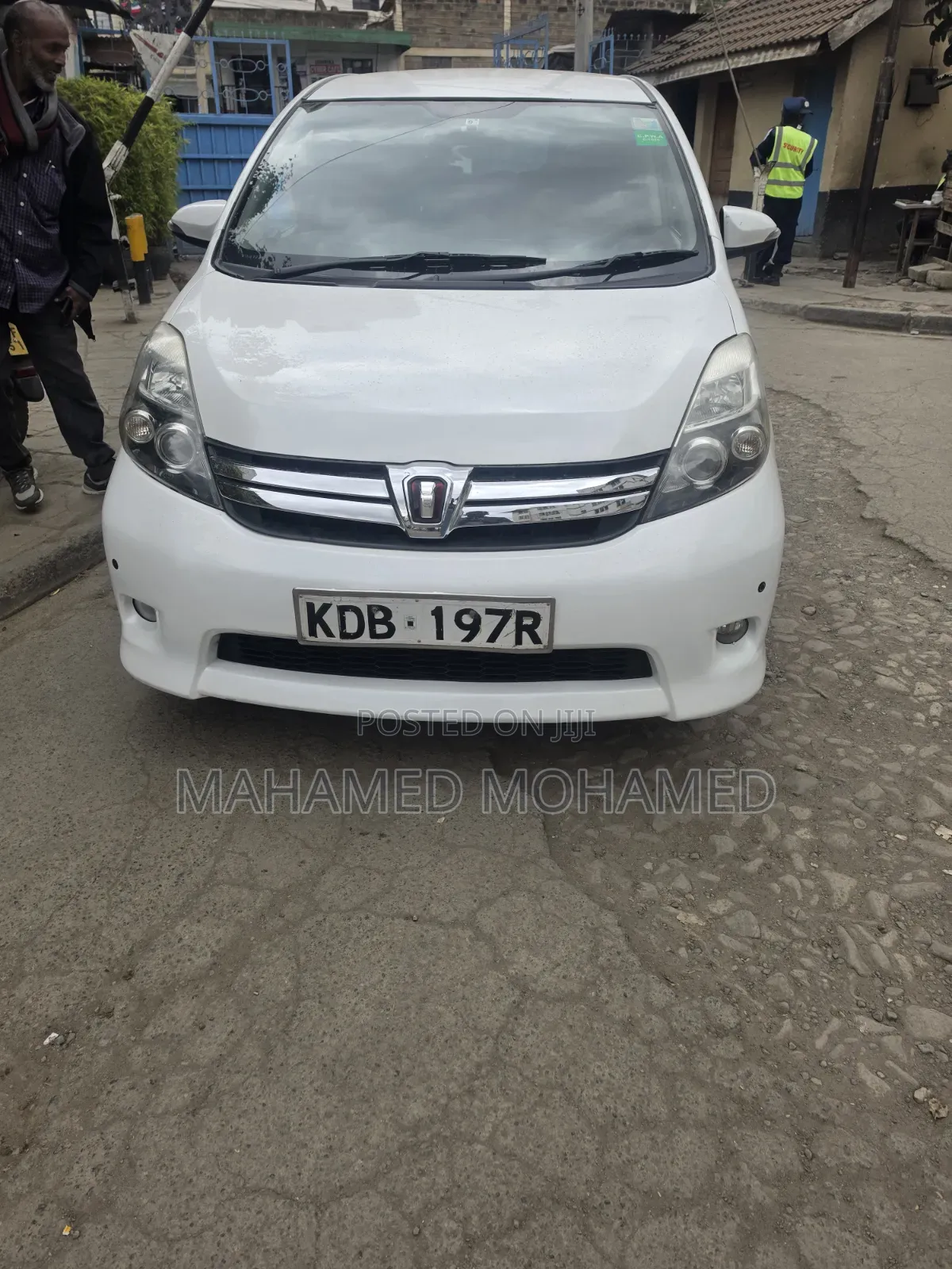 Toyota ISIS 2014 White