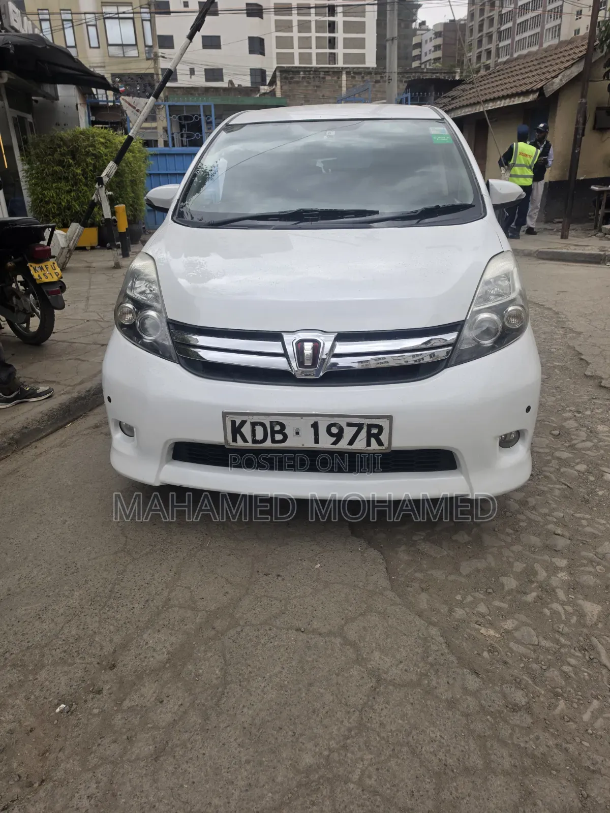 Toyota ISIS 2014 White