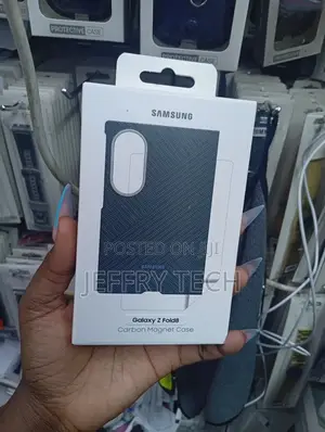 Samsung Galaxy Z Fold8 Carbon Magnet Case in an White Retail Box.