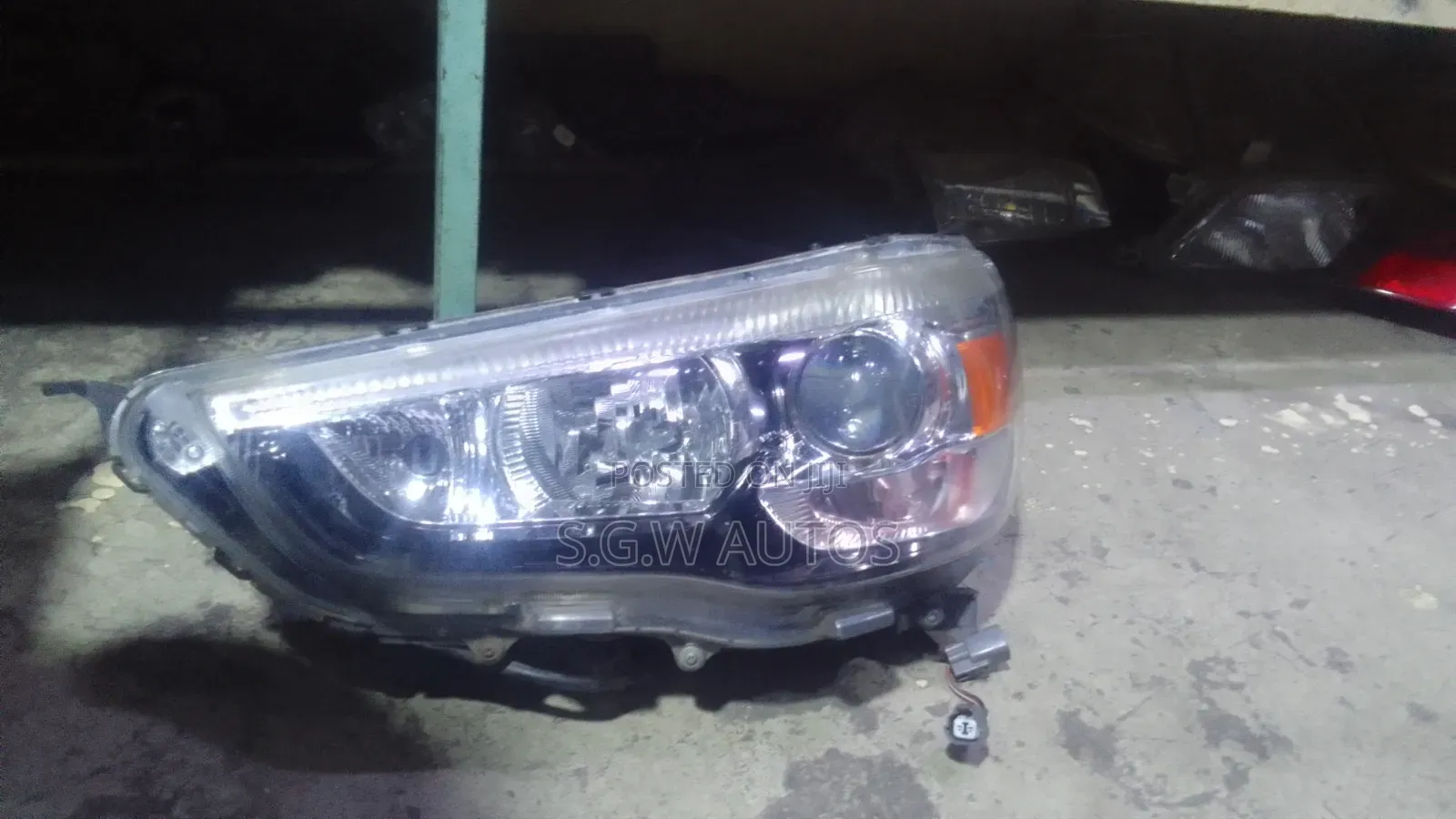 Mitsubishi RVR Headlight Xenon