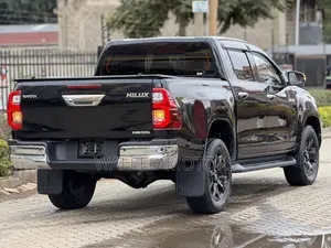 Toyota Hilux 2021 Black