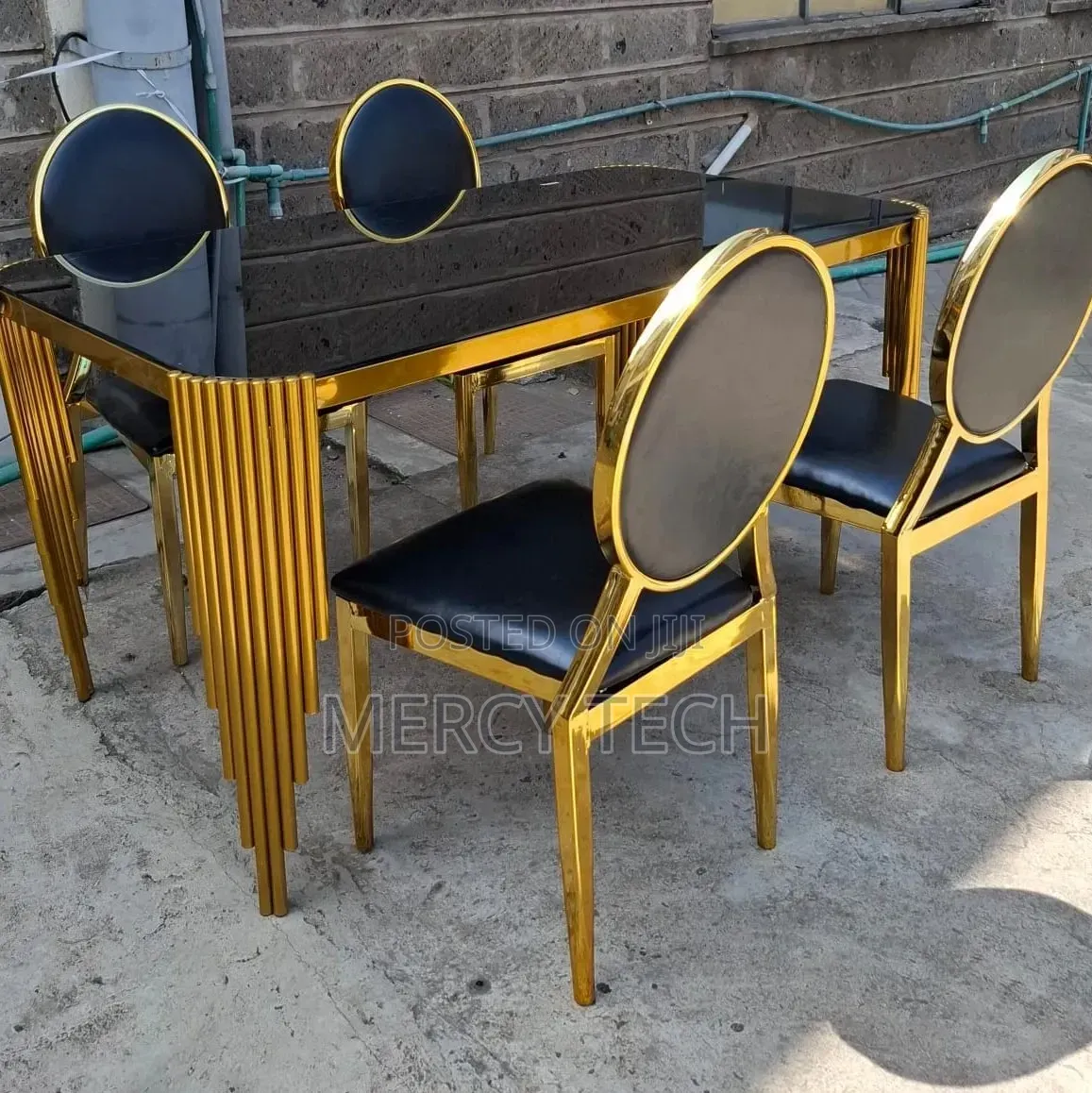 4 Sitter Modern Dinning Table Set
Rectangular Black Glass Tabletop