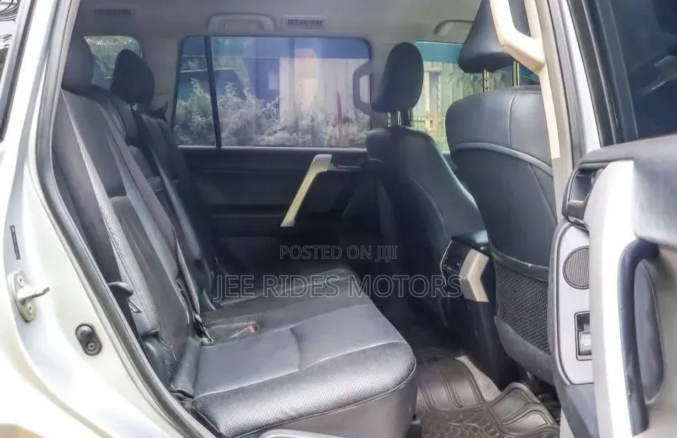 Toyota Land Cruiser Prado 2012