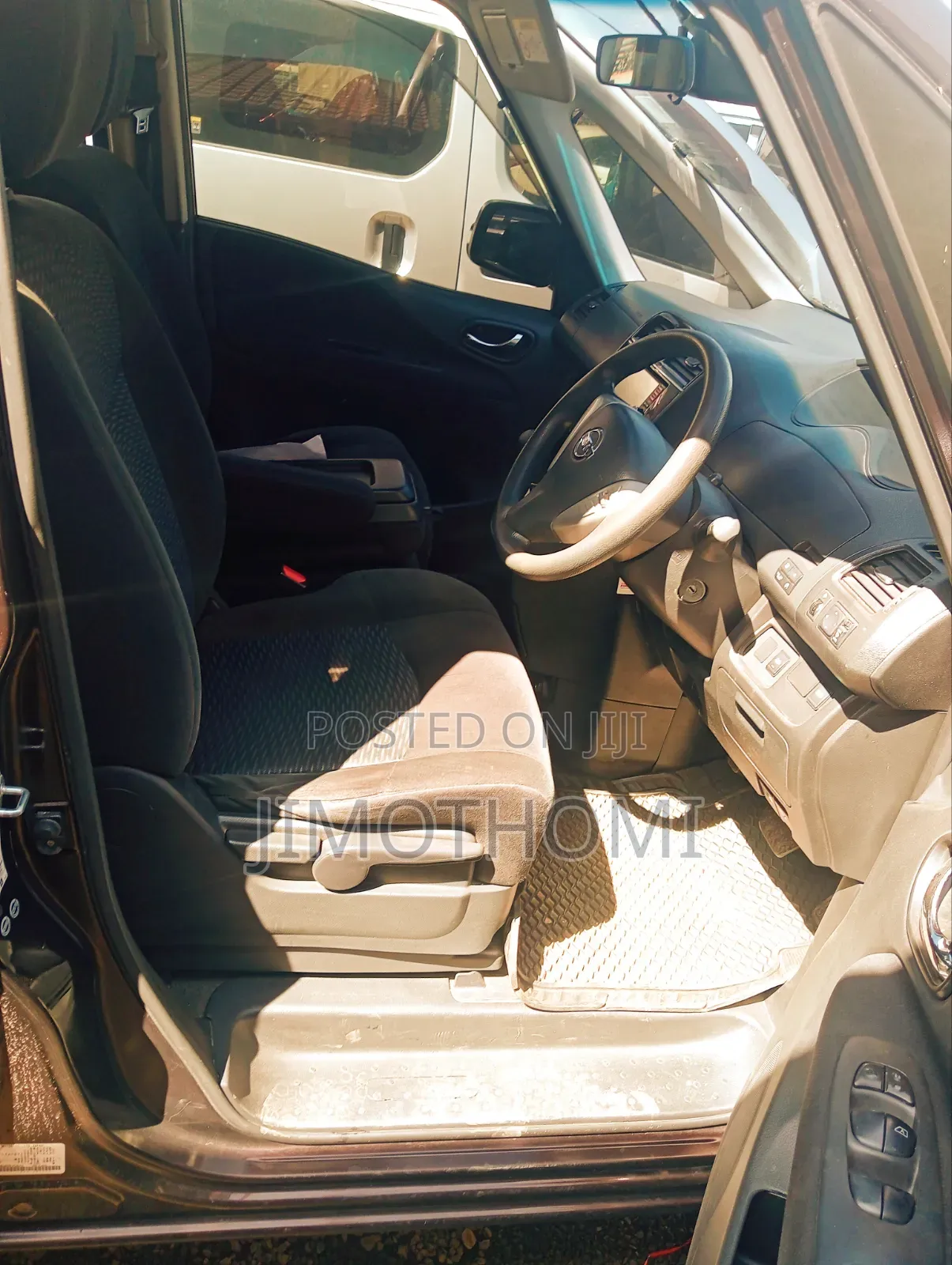 Nissan Serena 2016 Purple
