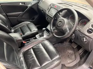 Volkswagen Tiguan 2011 Black