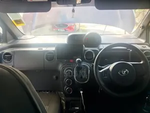 Toyota Spade 2016 Maroon
