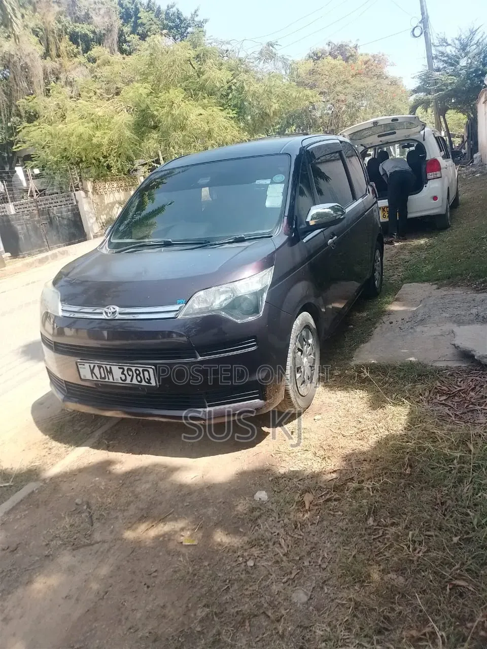 Toyota Spade 2016 Maroon