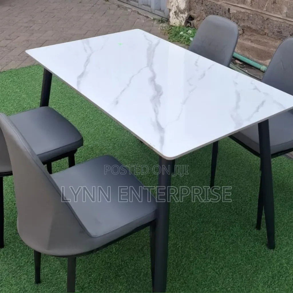 Modern 4 Sitter  Executive Top Glass Dinning Table...