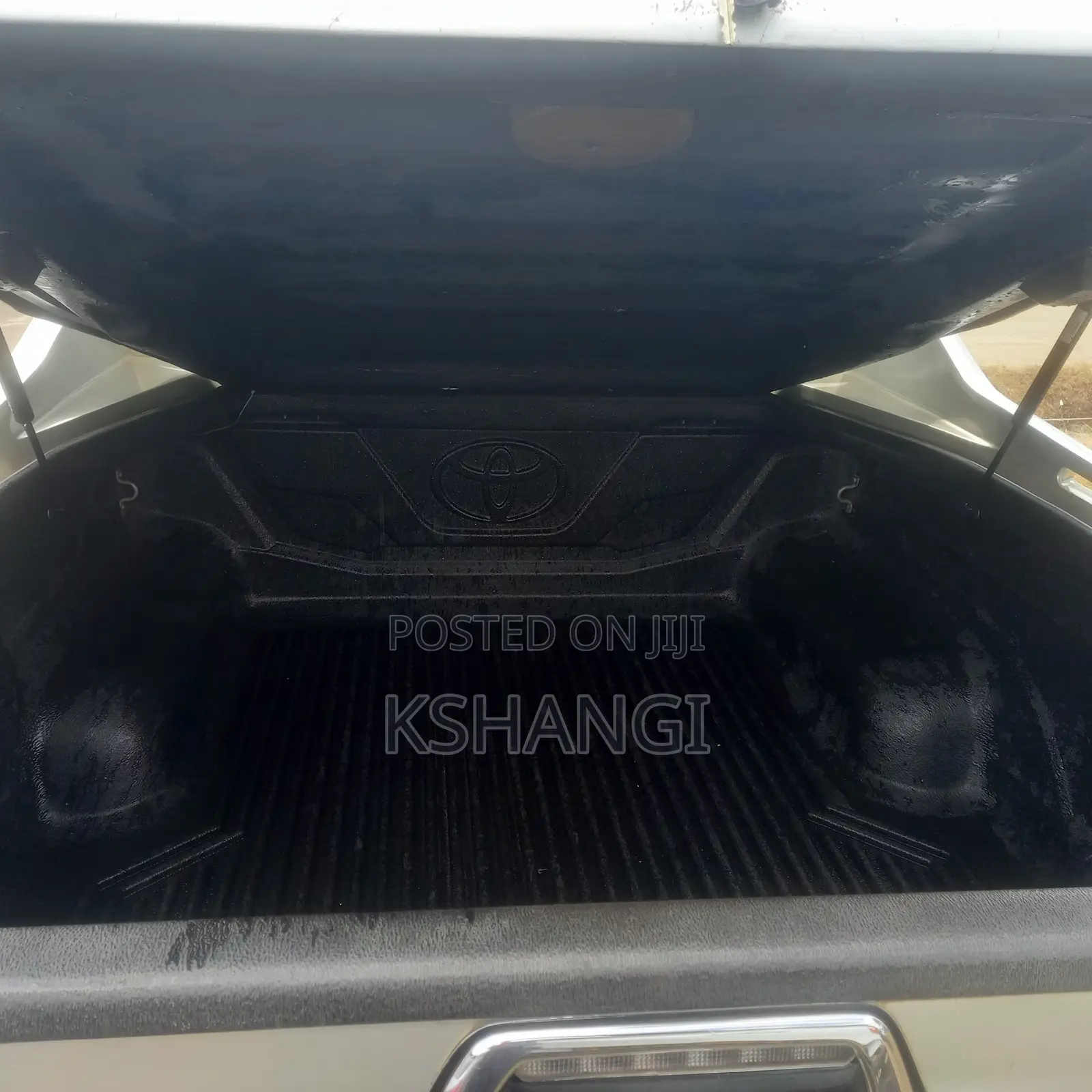 Toyota Hilux 3.0 D-4D 4x4 2013 Gold