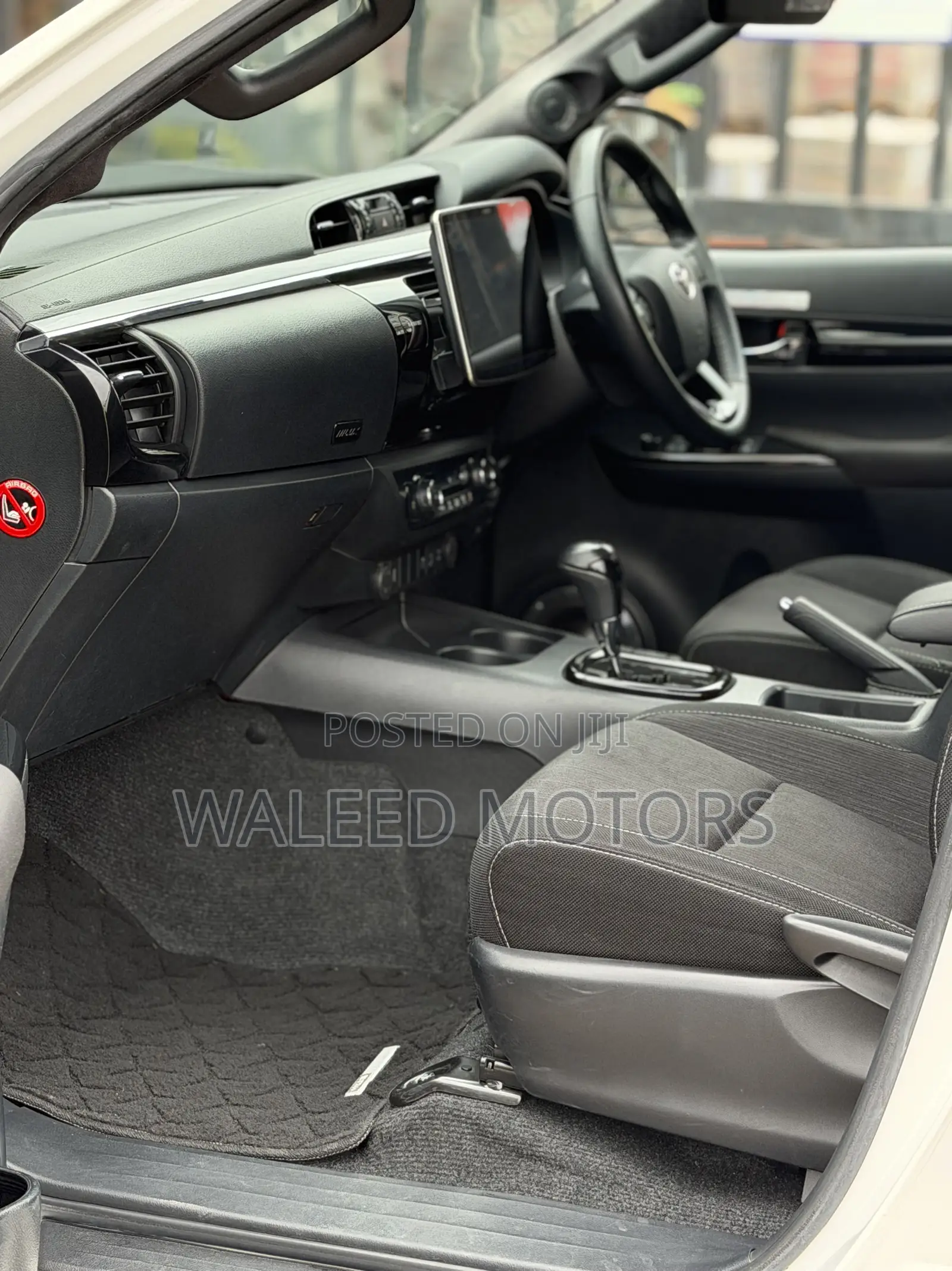 Toyota Hilux 2019 White