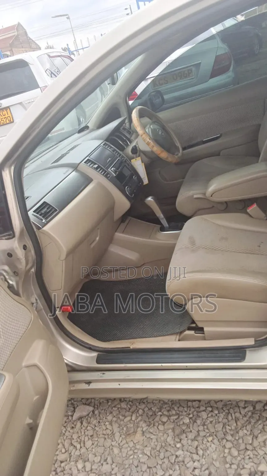 Nissan Tiida 2012 Gray