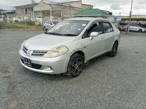 Nissan Tiida 2010 Silver