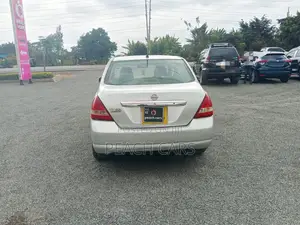 Nissan Tiida 2010 Silver