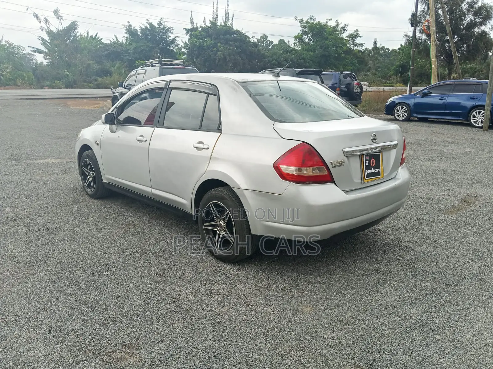 Nissan Tiida 2010 Silver