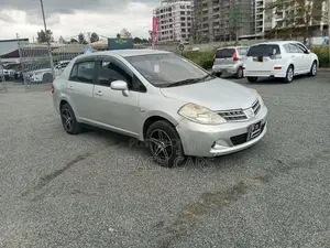 Nissan Tiida 2010 Silver