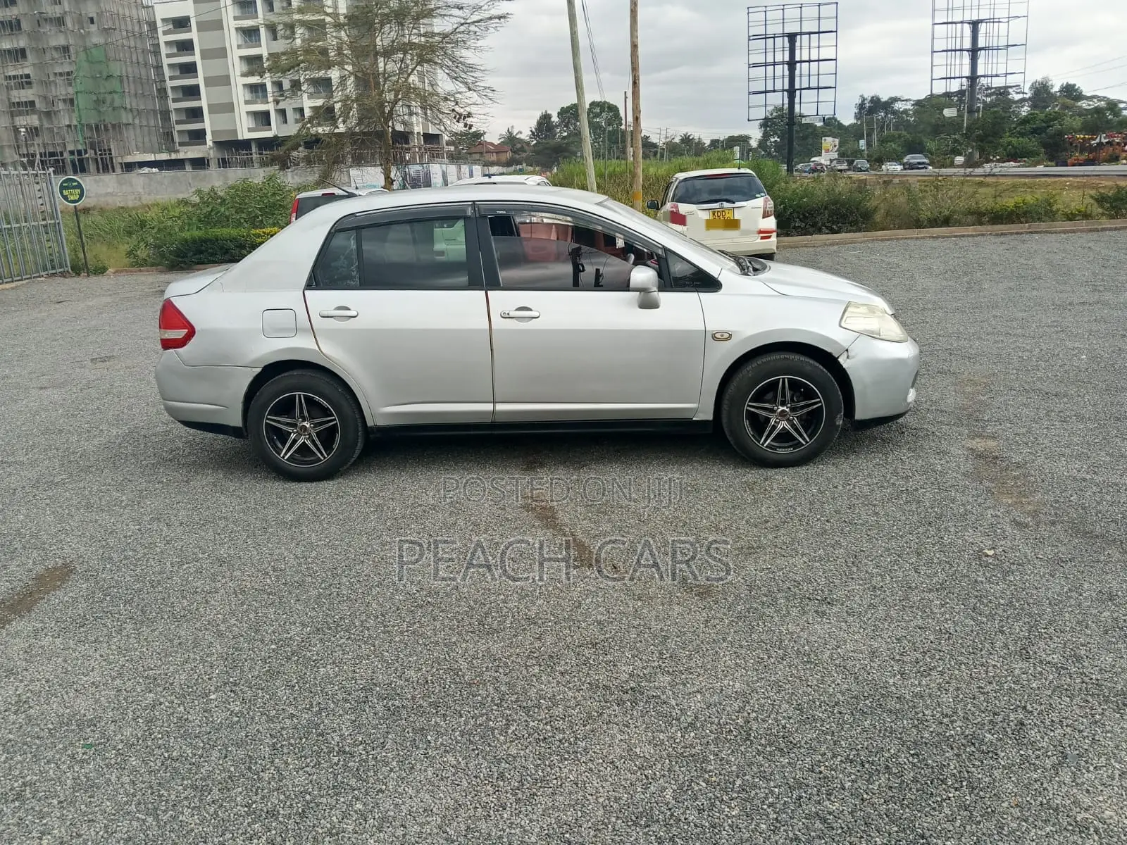 Nissan Tiida 2010 Silver
