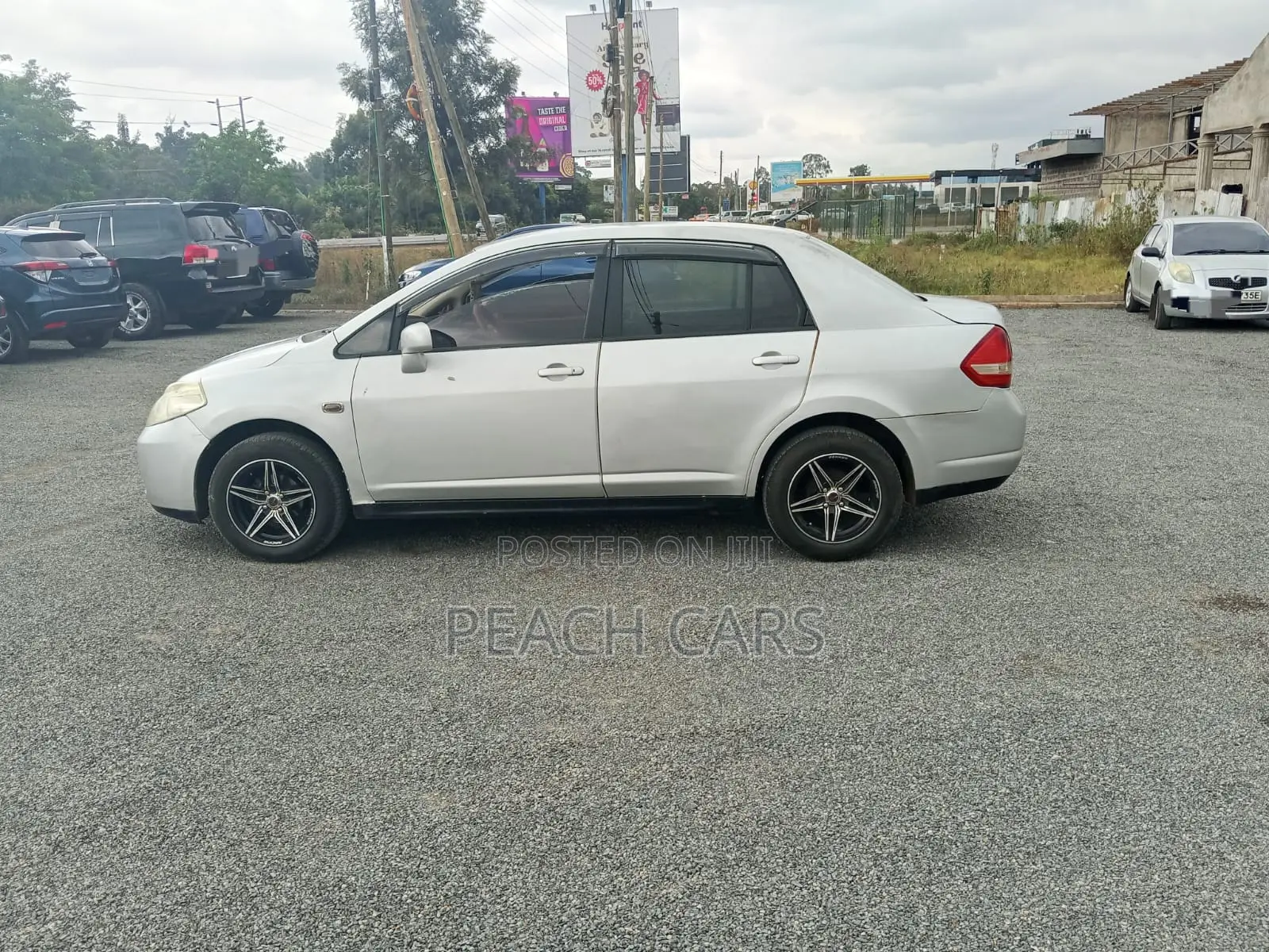 Nissan Tiida 2010 Silver