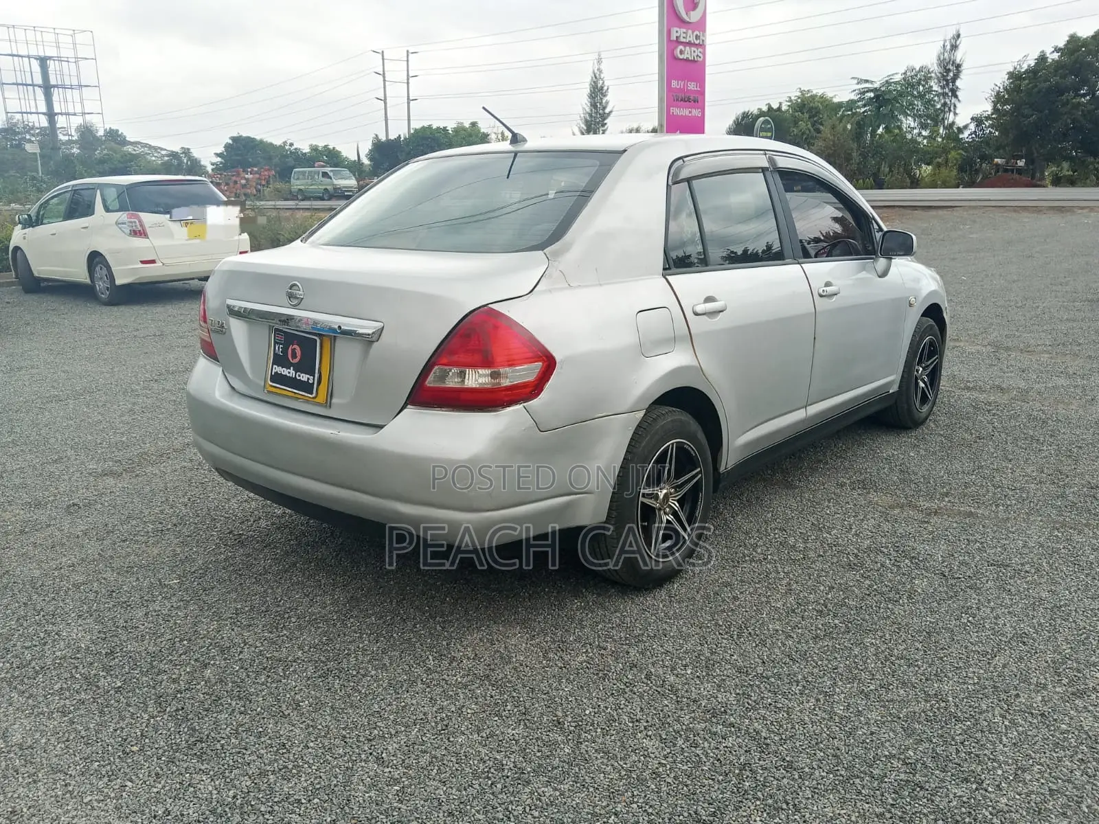 Nissan Tiida 2010 Silver
