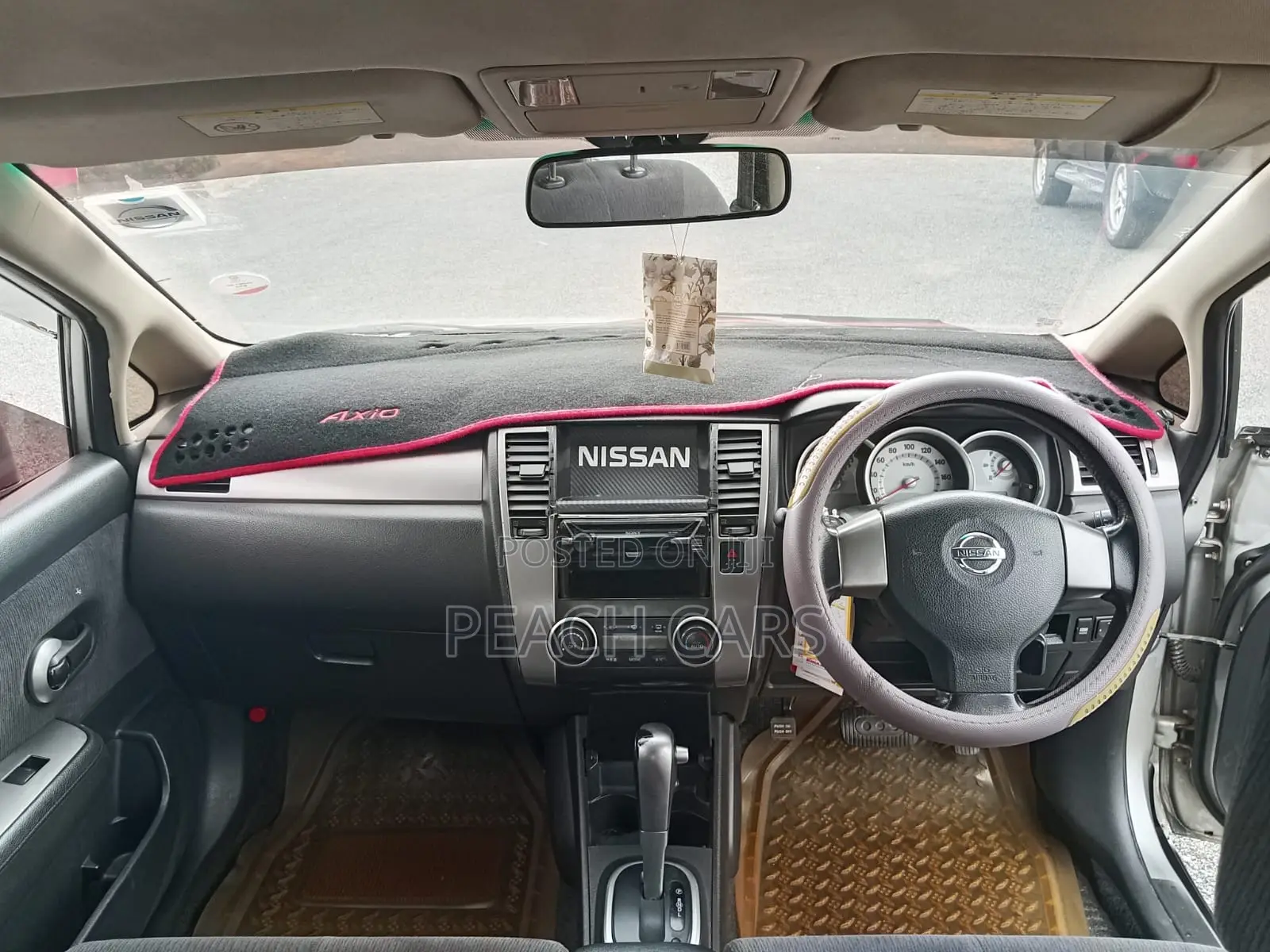 Nissan Tiida 2010 Silver