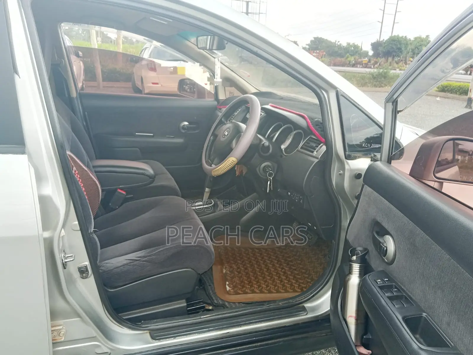 Nissan Tiida 2010 Silver