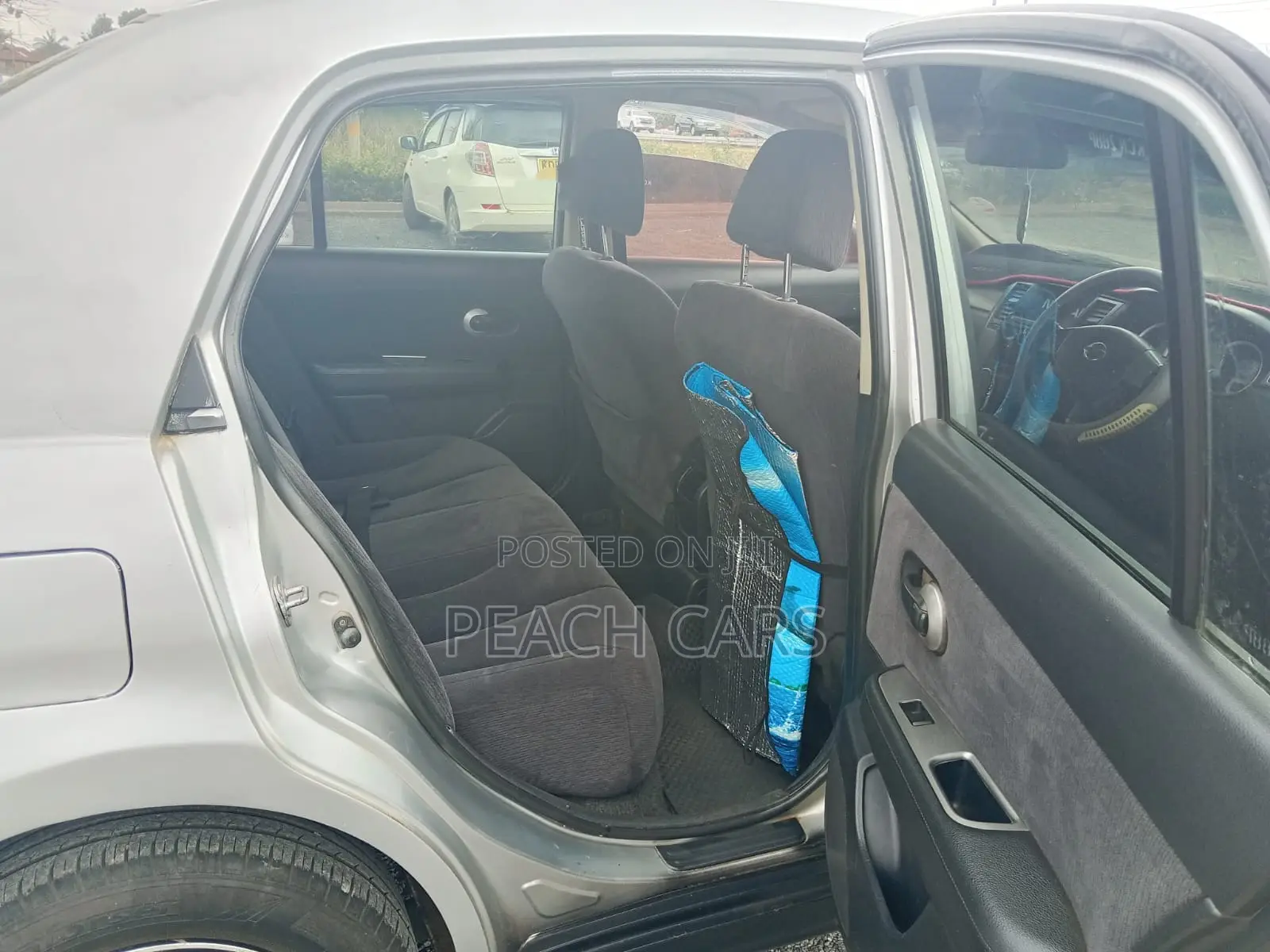 Nissan Tiida 2010 Silver