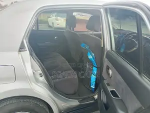 Nissan Tiida 2010 Silver