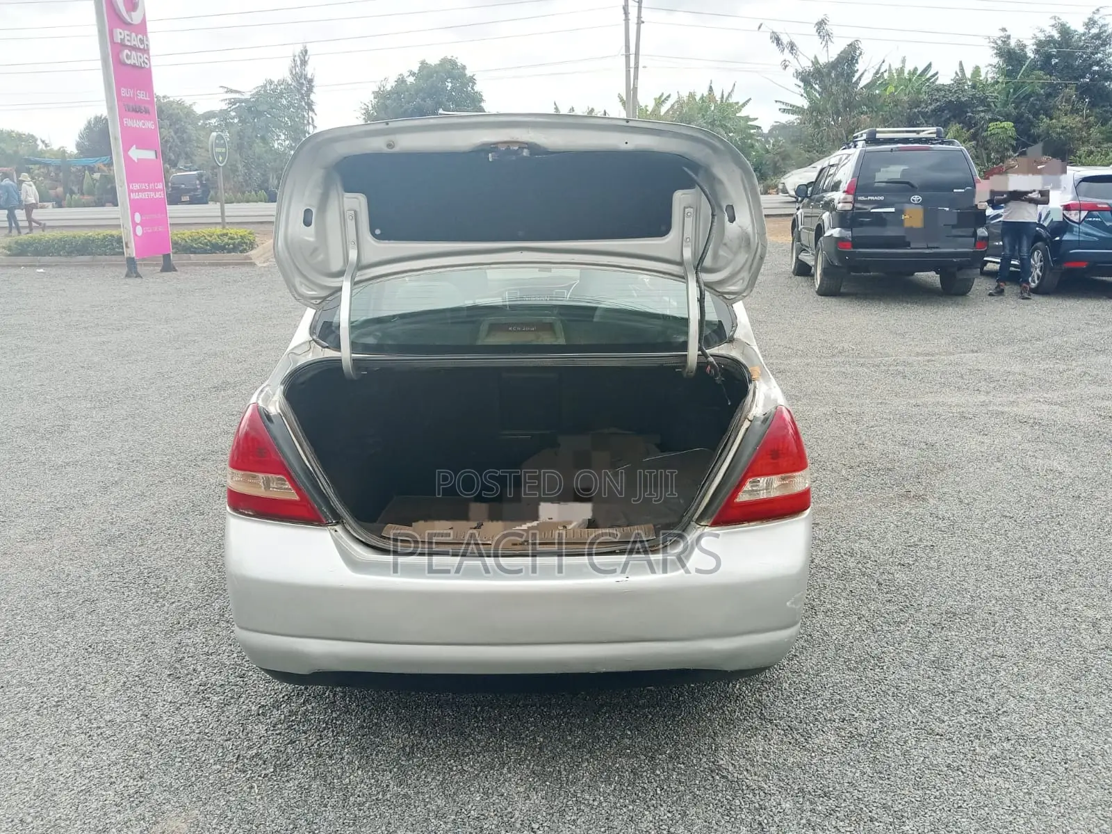 Nissan Tiida 2010 Silver