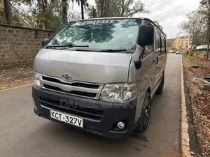 Toyota HiAce 2013 Silver