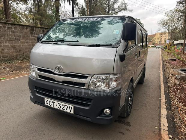 Toyota HiAce 2013 Silver