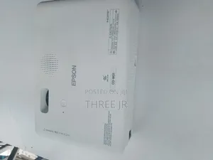 Portable Projector High, Clear  XGA Resolution Ex UK Type