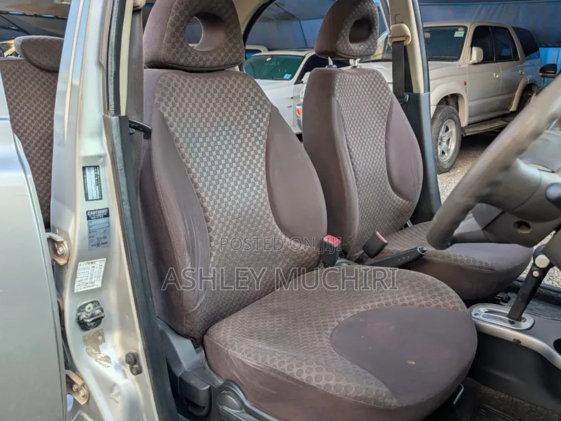 Nissan March 2010 Silver
