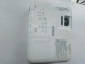 Well Designed Projector for Offices and Classroom Ex UK