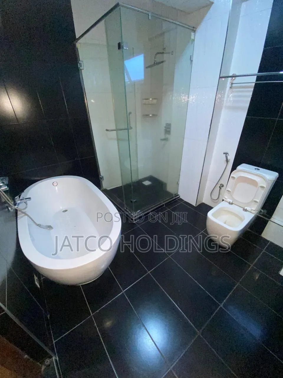 Furnished 4bdrm Apartment in Parklands for sale