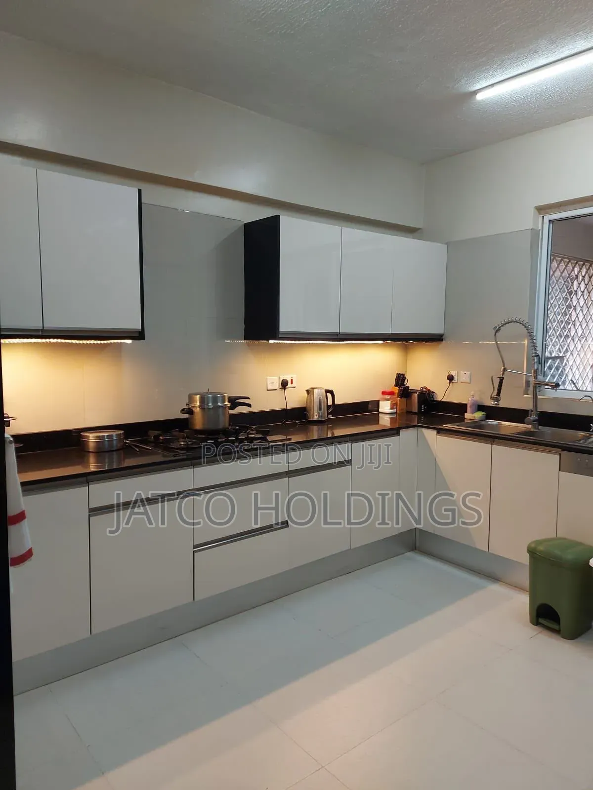 Furnished 4bdrm Apartment in Parklands for sale