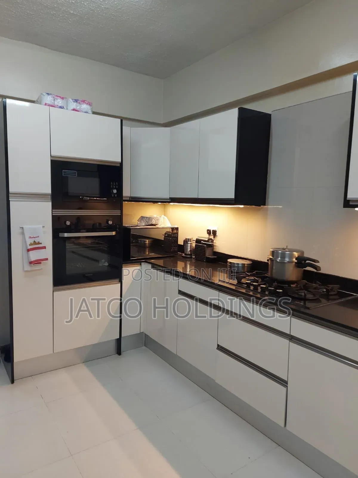 Furnished 4bdrm Apartment in Parklands for sale