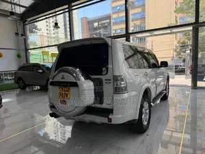 Mitsubishi Pajero 2012 White