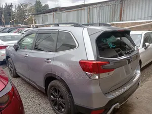 Subaru Forester Premium 2021 Silver