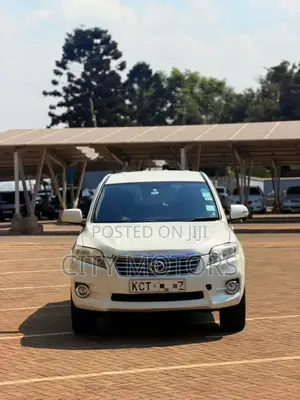Toyota Vanguard 2011 White