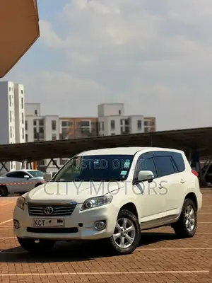 Toyota Vanguard 2011 White