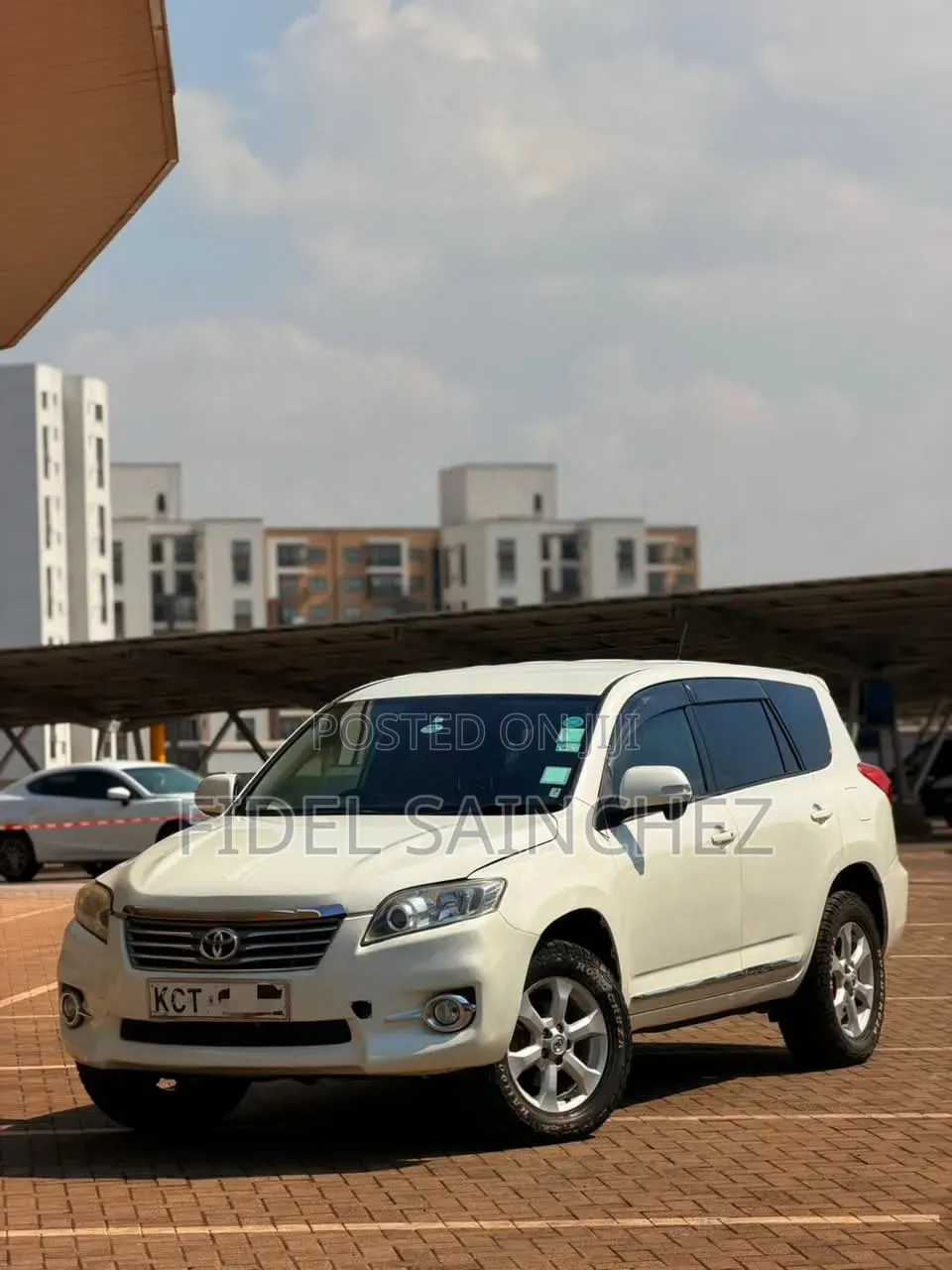 Toyota Vanguard 2011 White
