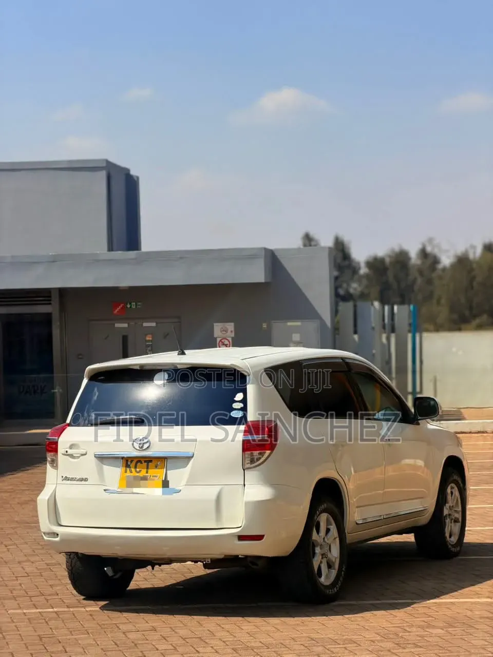 Toyota Vanguard 2011 White
