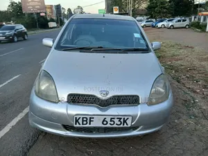 Toyota Vitz 2013 Silver