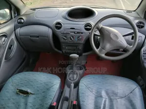 Toyota Vitz 2013 Silver