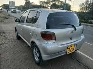 Toyota Vitz 2013 Silver