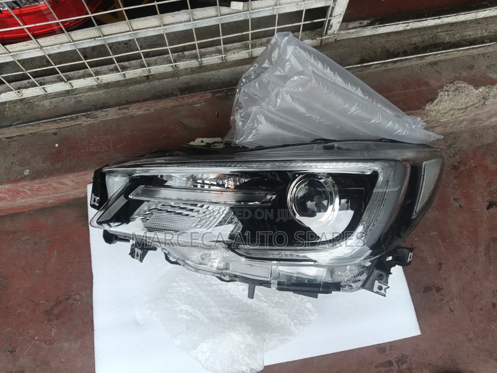 Headlight Subaru BN9 Inbuilt Xenon (FN)