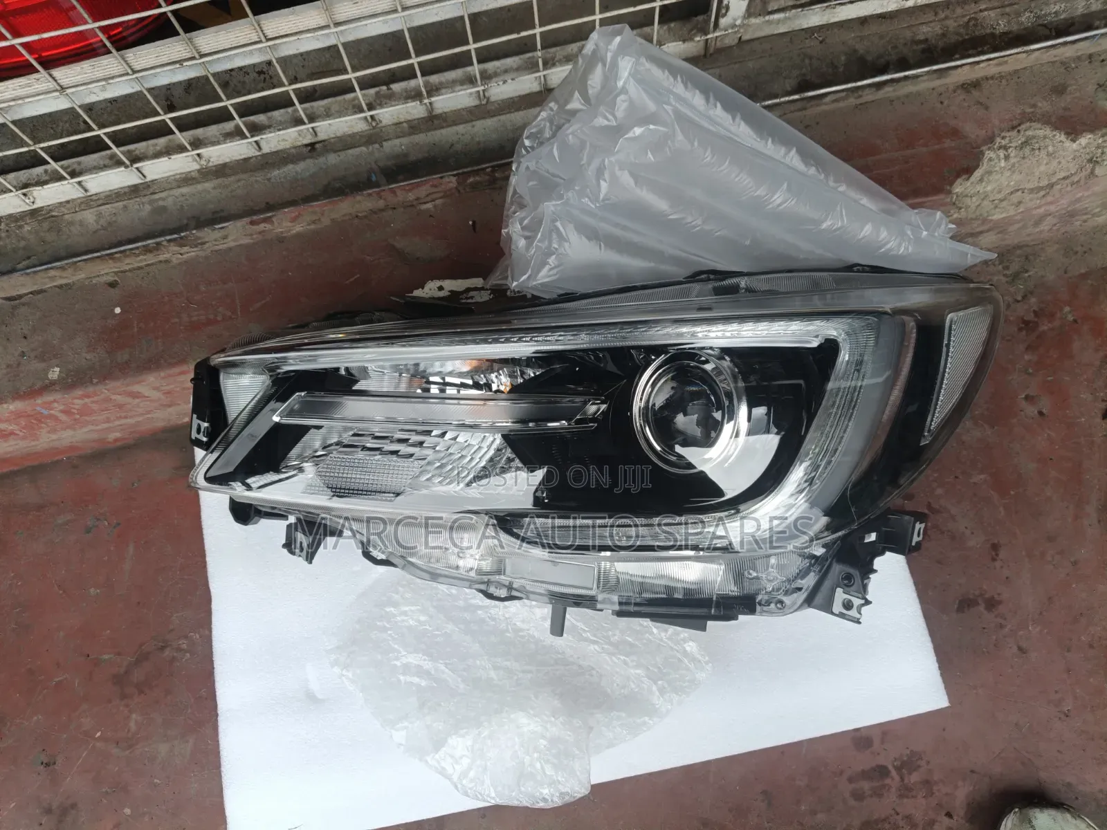 Headlight Subaru BN9 Inbuilt Xenon (FN)