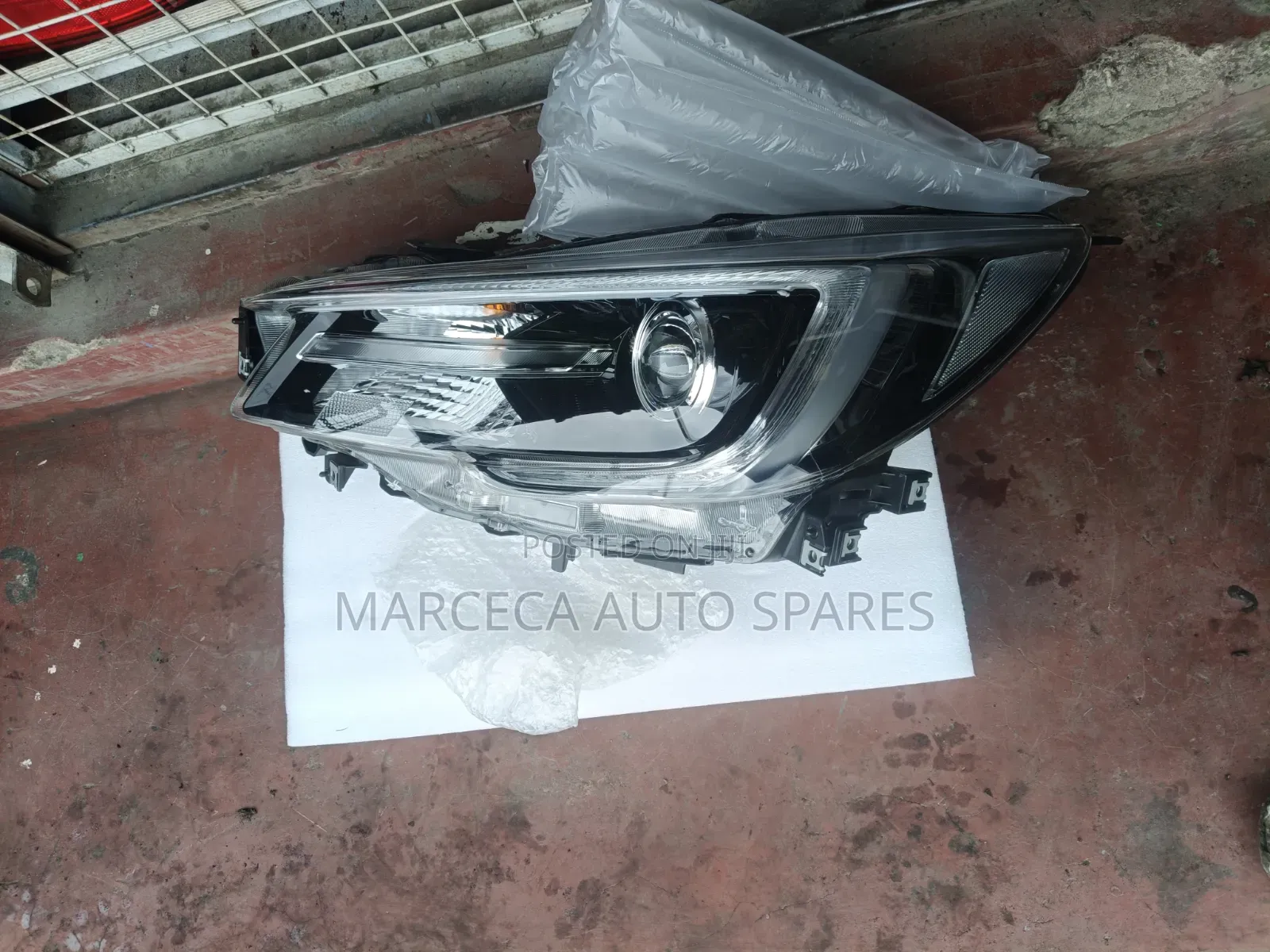 Headlight Subaru BN9 Inbuilt Xenon (FN)