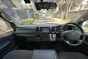 Toyota HiAce 2017 White