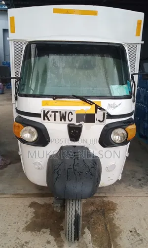 Piaggio 2023 White